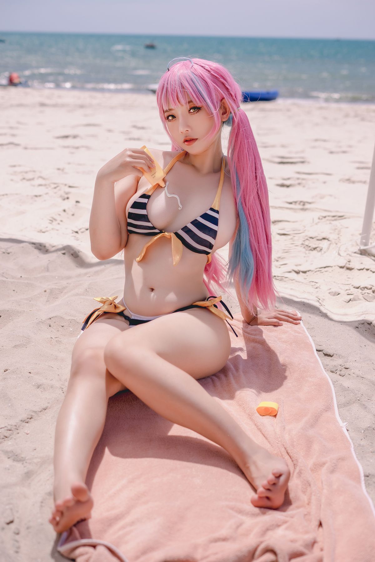 coser-messie-huang-aqua-bikini-35p.jpg