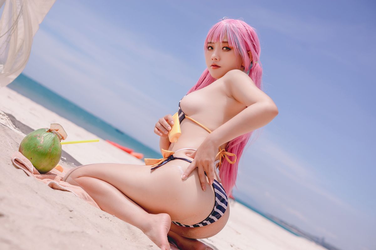 coser-messie-huang-aqua-bikini-35p.jpg