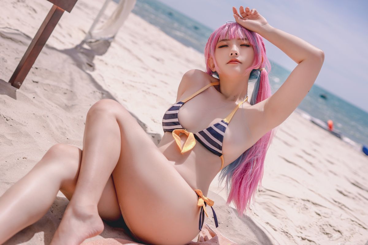 coser-messie-huang-aqua-bikini-35p.jpg